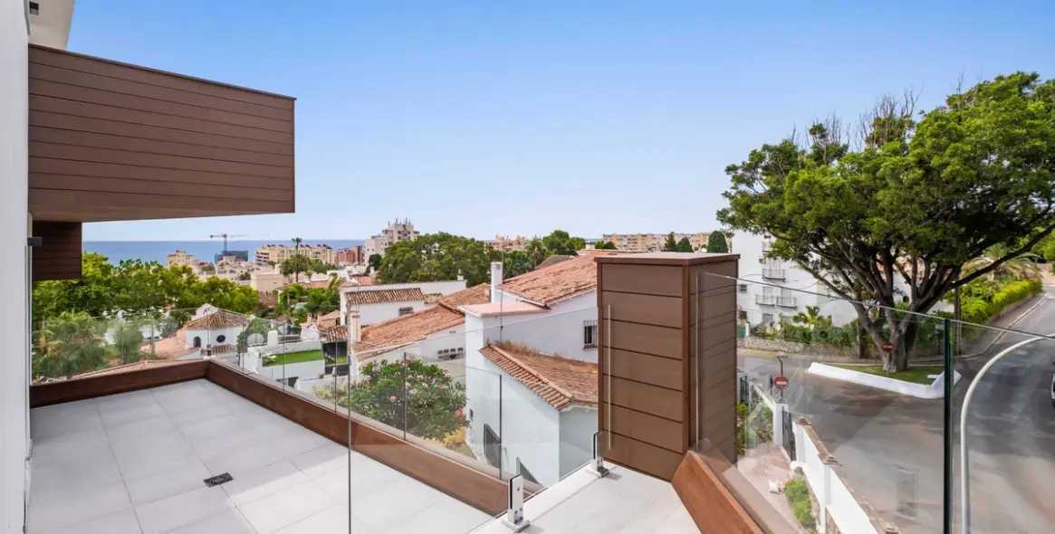 Sale of middle floor apartment in Montemar 18