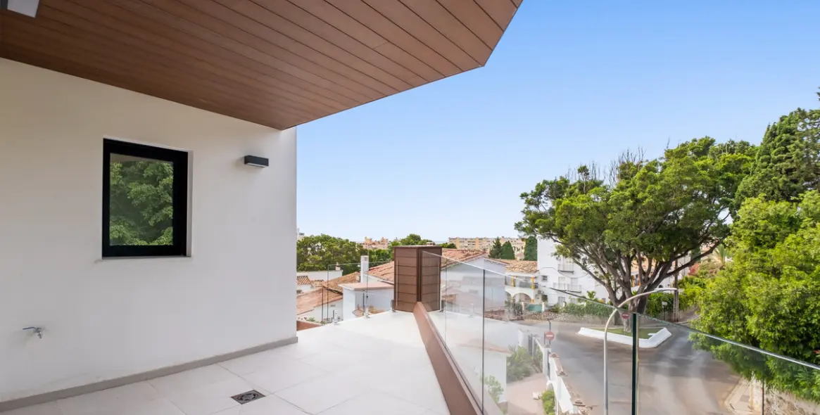 Sale of middle floor apartment in Montemar 19