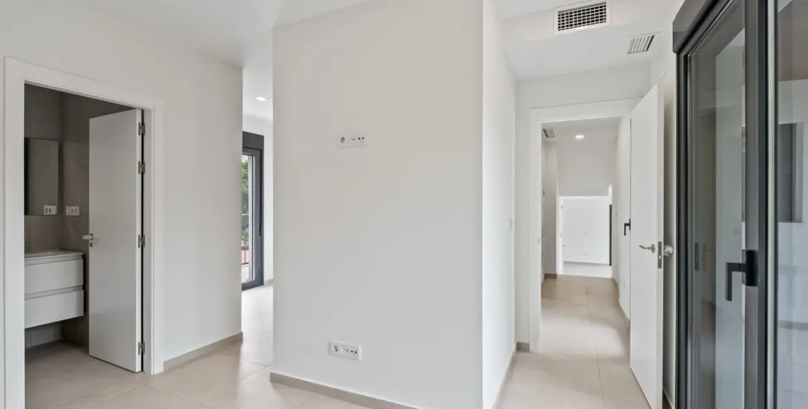 Sale of middle floor apartment in Montemar 22