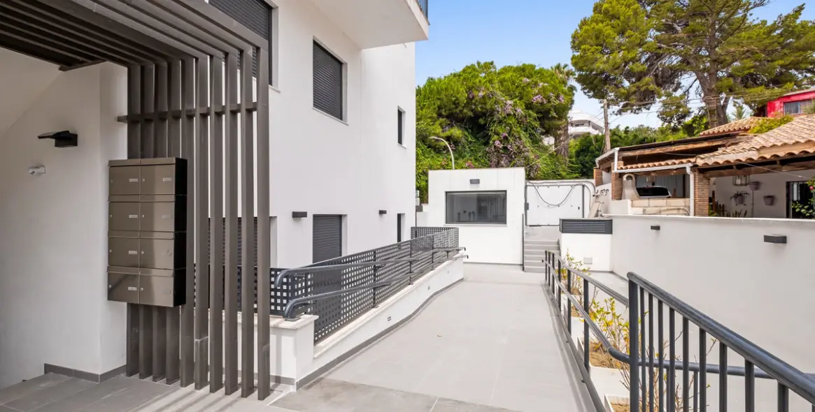 Sale of middle floor apartment in Montemar 33