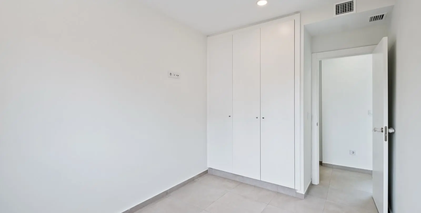 Продажа апартаментов на среднем этаже в Montemar 30