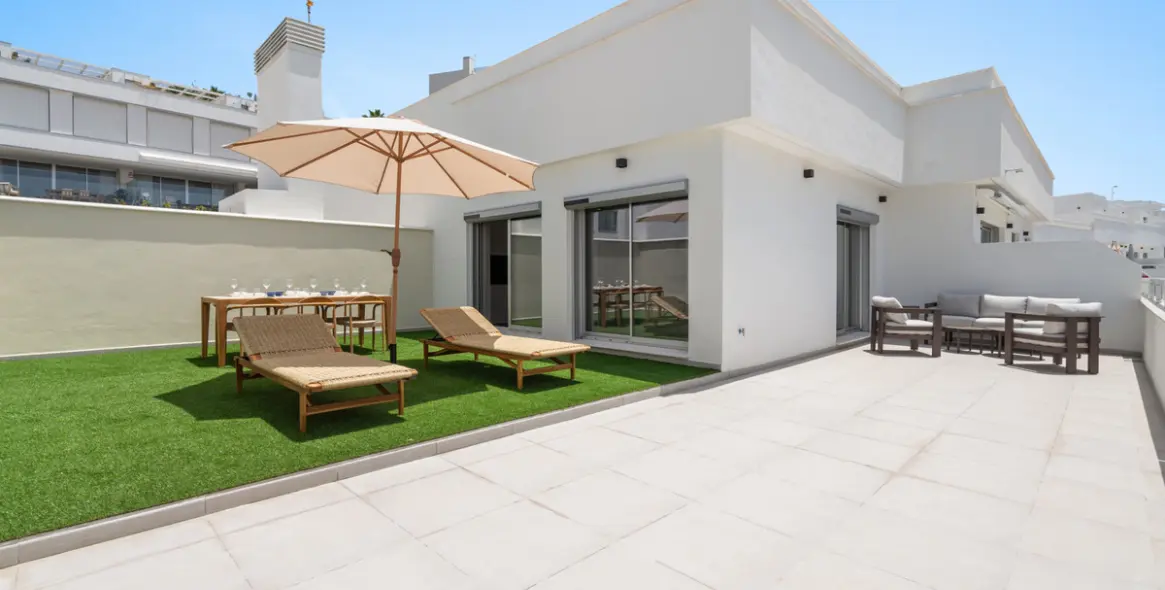 Sale of penthouse in Estepona (district Estepona) 1