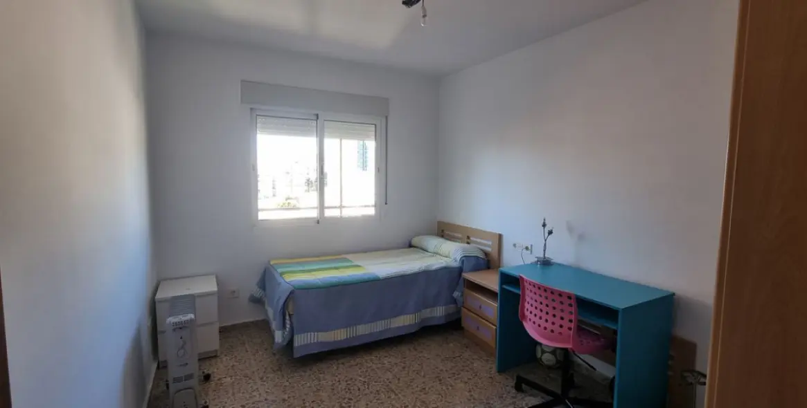 Sale of middle floor apartment in Fuengirola 2