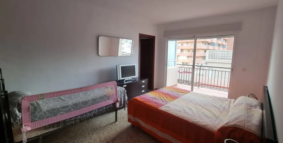 Sale of middle floor apartment in Fuengirola 10