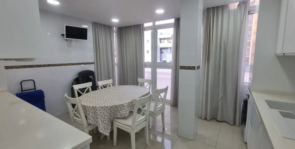 Sale of middle floor apartment in Fuengirola 11