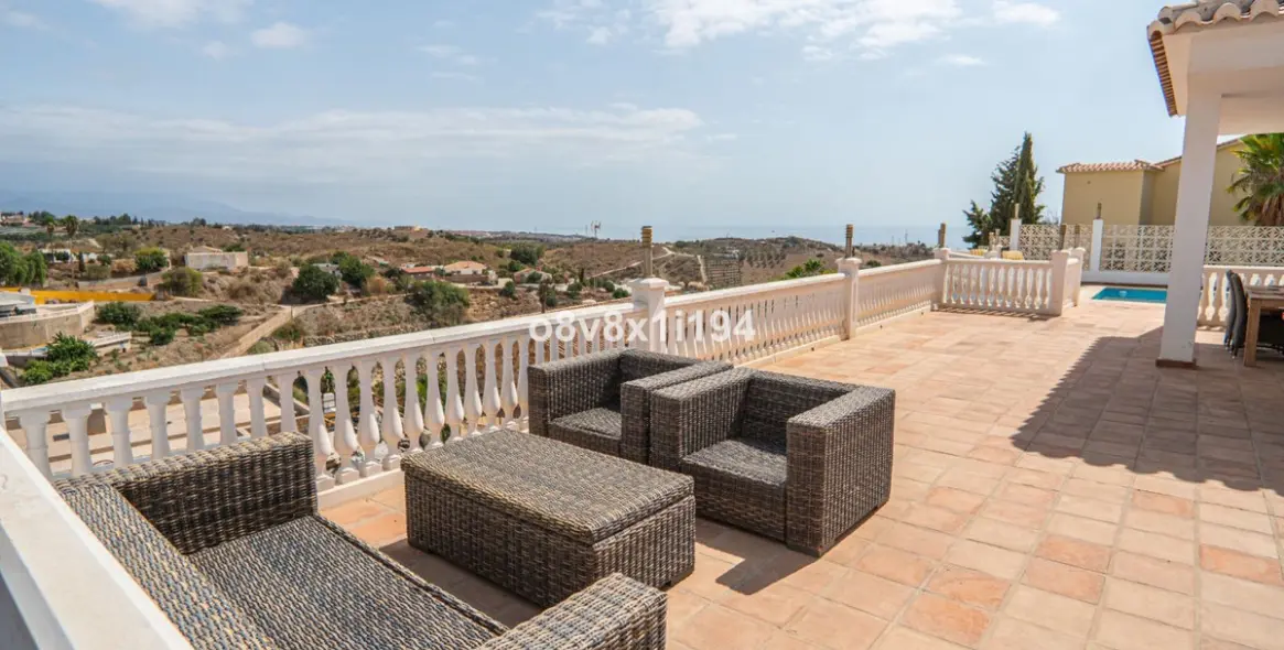 Продажа  отдельно стоящей виллы в Benajarafe 1