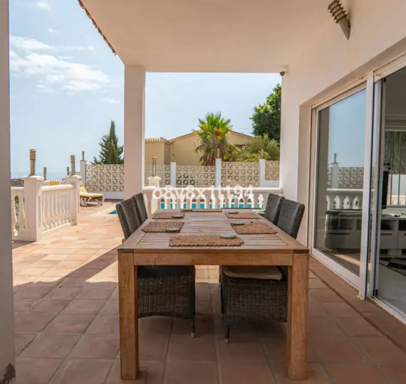 Продажа  отдельно стоящей виллы в Benajarafe