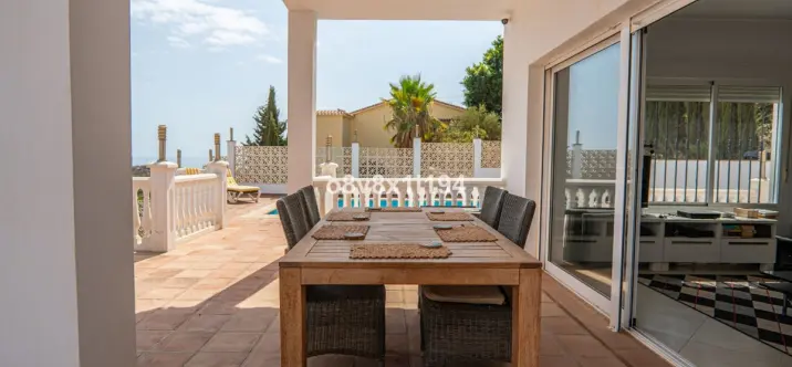 Продажа  отдельно стоящей виллы в Benajarafe 2