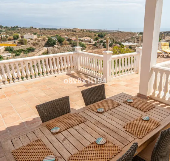 Продажа  отдельно стоящей виллы в Benajarafe