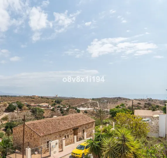 Продажа  отдельно стоящей виллы в Benajarafe