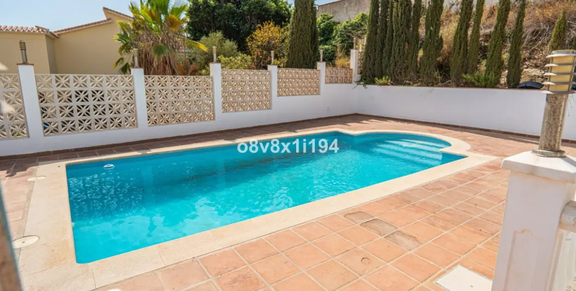 Продажа  отдельно стоящей виллы в Benajarafe 9