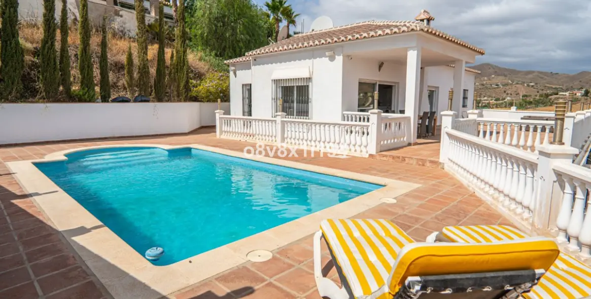 Продажа  отдельно стоящей виллы в Benajarafe 10