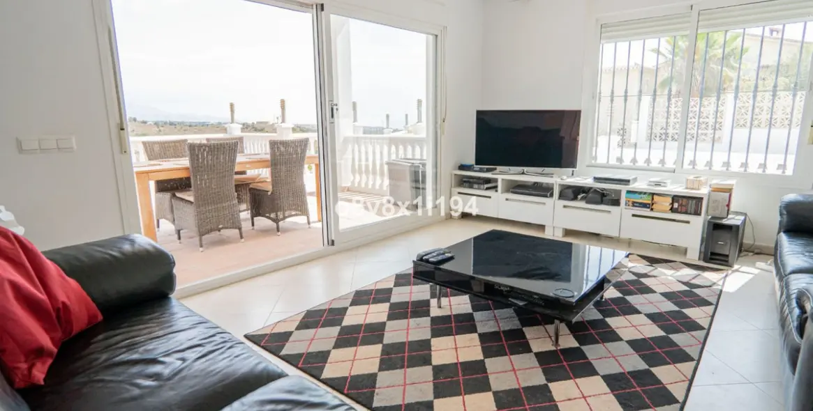 Продажа  отдельно стоящей виллы в Benajarafe 18