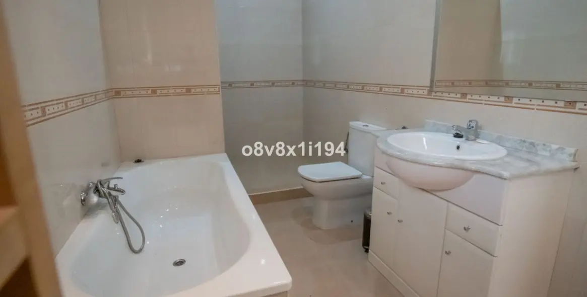 Sale of detached villa in Benajarafe 27