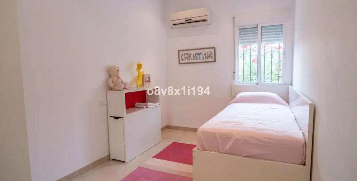 Sale of detached villa in Benajarafe 34