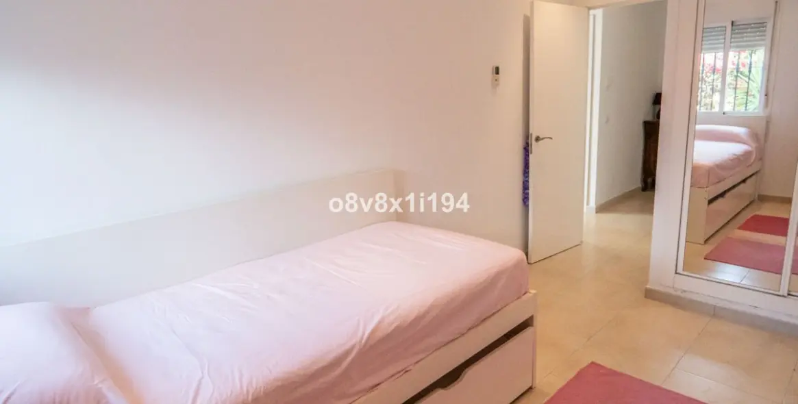 Sale of detached villa in Benajarafe 35