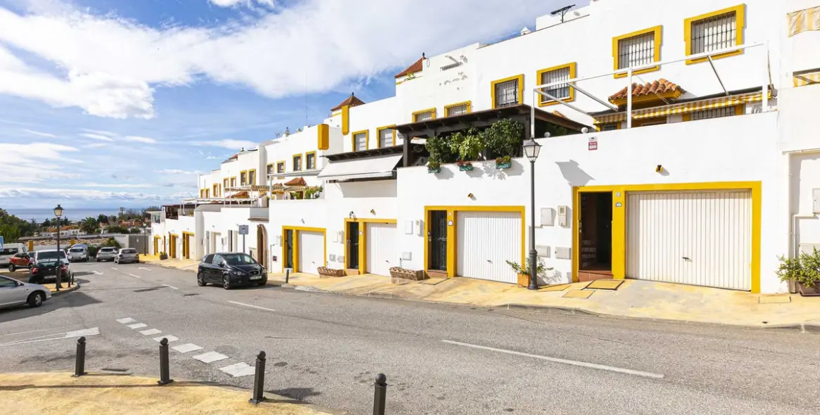 Sale of townhouse in Marbella (district Marbella) 2