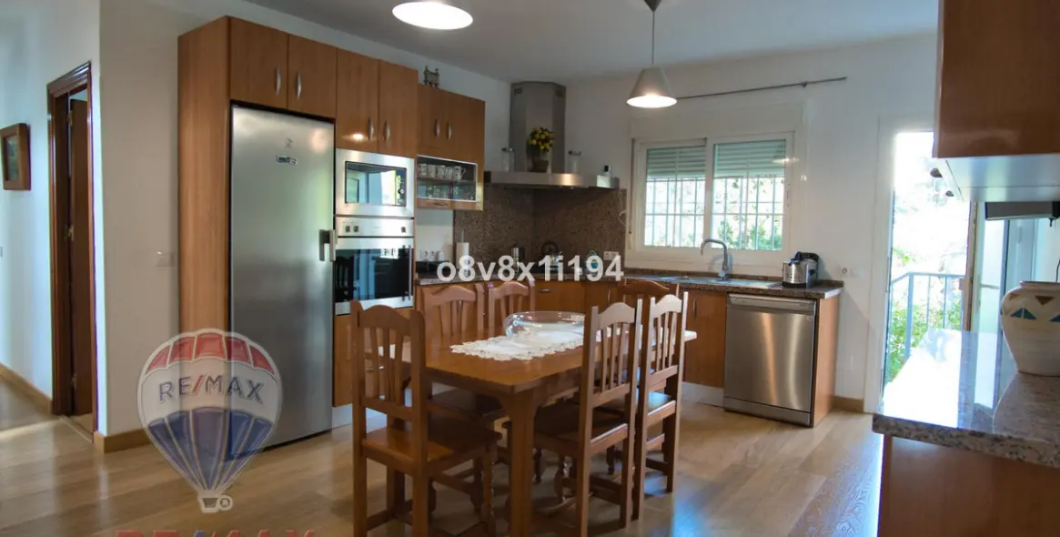 Sale of detached villa in Cotomar 14