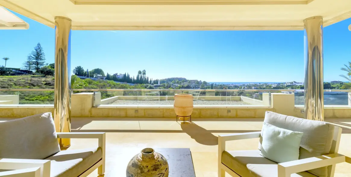 Sale of middle floor apartment in Nueva Andalucía 1