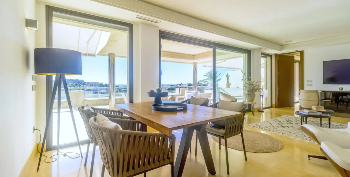 Sale of middle floor apartment in Nueva Andalucía 3