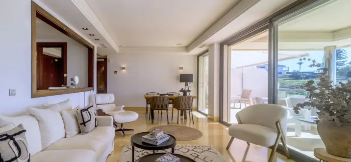 Sale of middle floor apartment in Nueva Andalucía 3