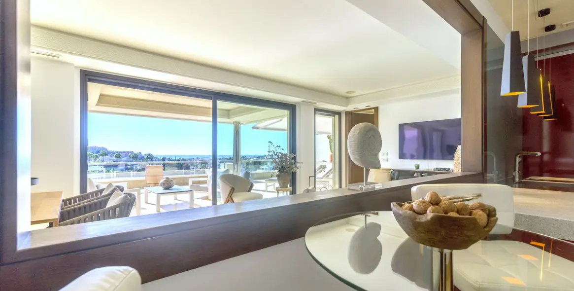 Sale of middle floor apartment in Nueva Andalucía 5