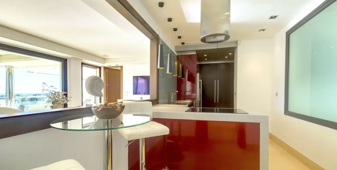 Sale of middle floor apartment in Nueva Andalucía 6