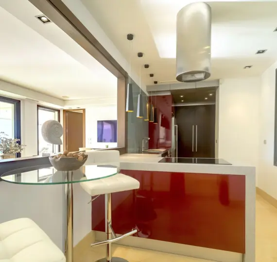 Sale of middle floor apartment in Nueva Andalucía