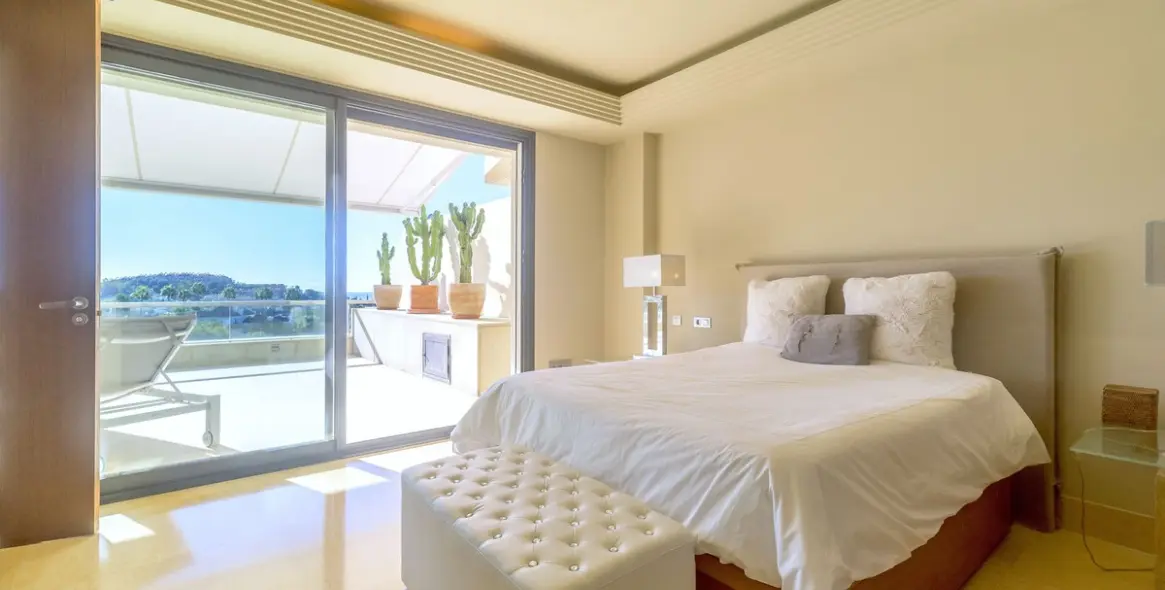 Sale of middle floor apartment in Nueva Andalucía 7