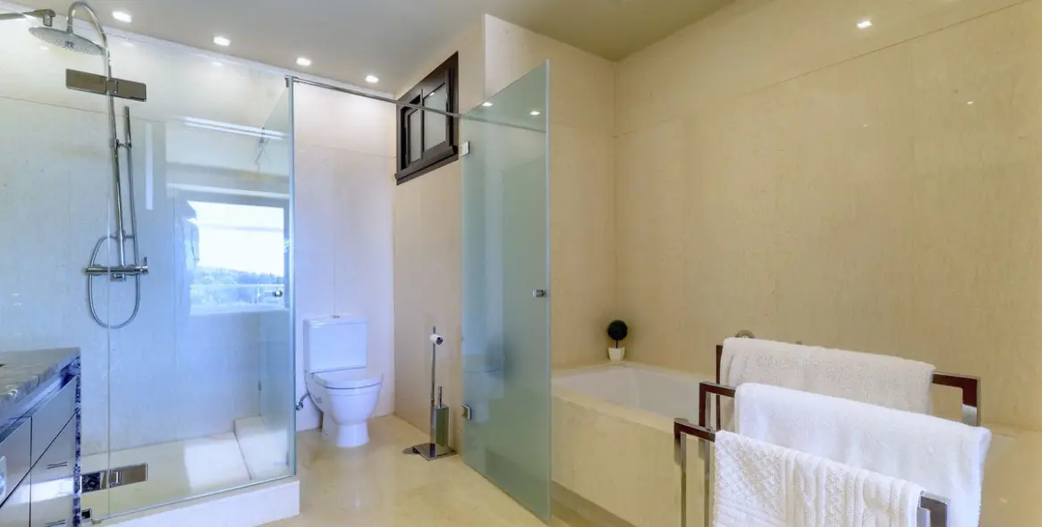 Sale of middle floor apartment in Nueva Andalucía 11