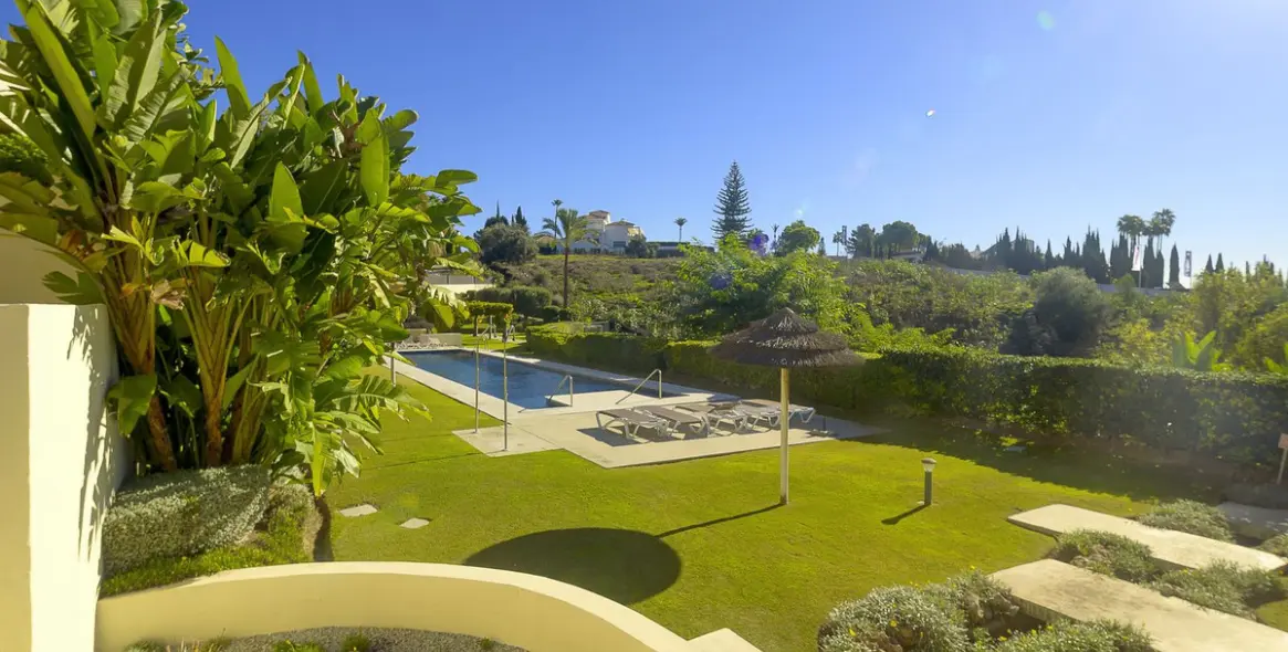 Sale of middle floor apartment in Nueva Andalucía 13