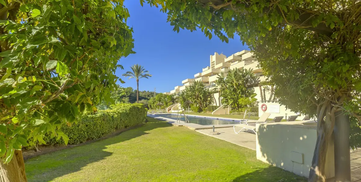 Sale of middle floor apartment in Nueva Andalucía 16