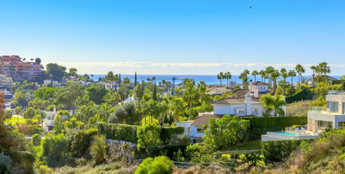 Sale of middle floor apartment in Nueva Andalucía 19