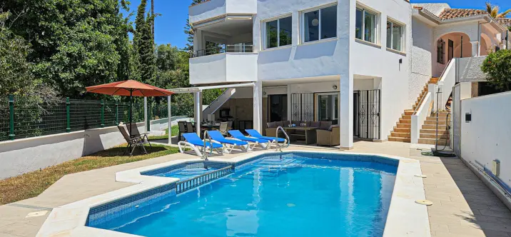 Venta de villa independiente en Riviera del Sol 1