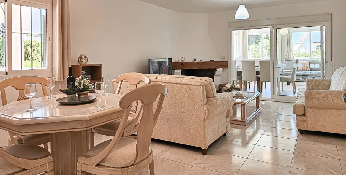 Продажа  отдельно стоящей виллы в Riviera del Sol 3