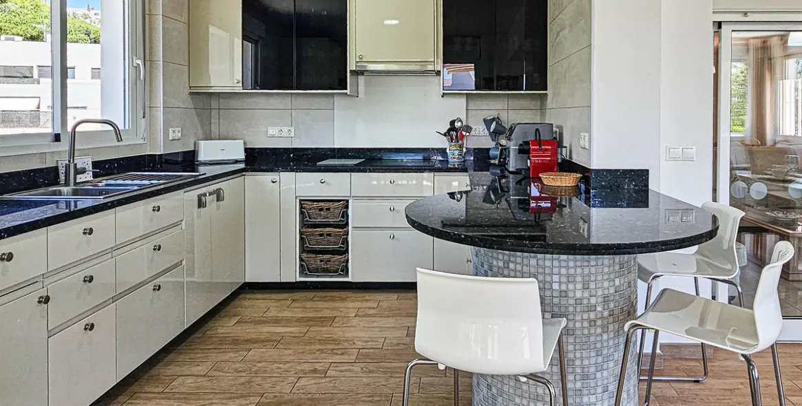 Продажа  отдельно стоящей виллы в Riviera del Sol 5