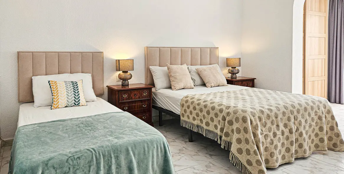 Продажа  отдельно стоящей виллы в Riviera del Sol 10