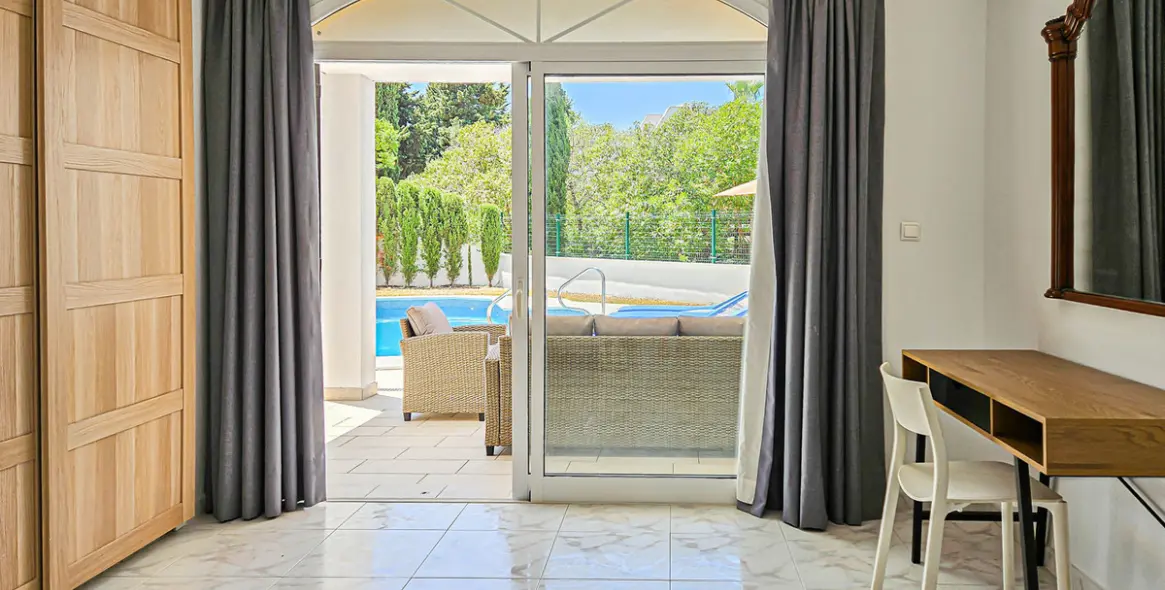 Продажа  отдельно стоящей виллы в Riviera del Sol 15