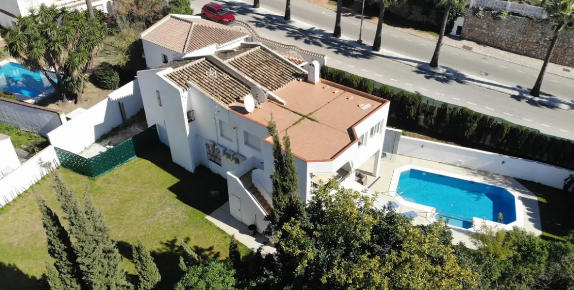Sale of detached villa in Riviera del Sol 23