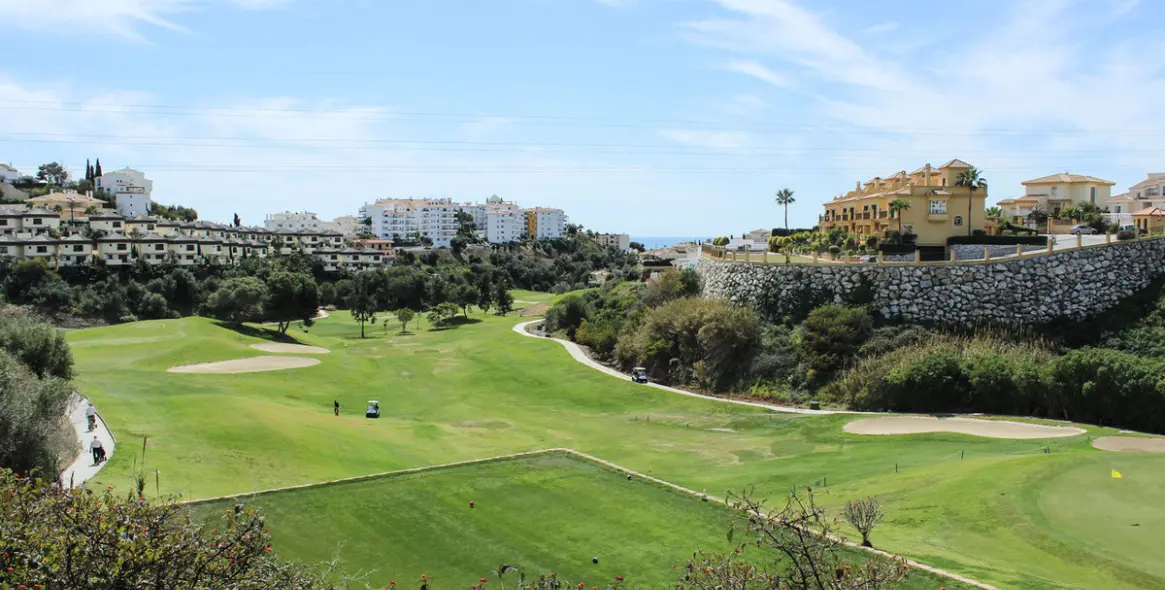 Sale of detached villa in Riviera del Sol 26