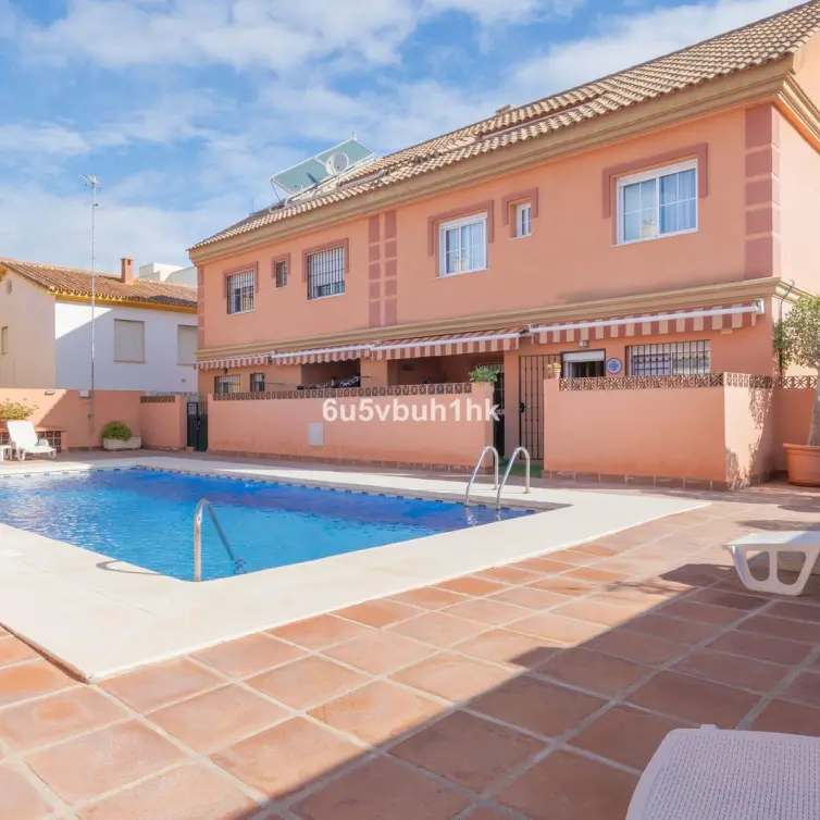 Продажа дома на две семьи в Fuengirola