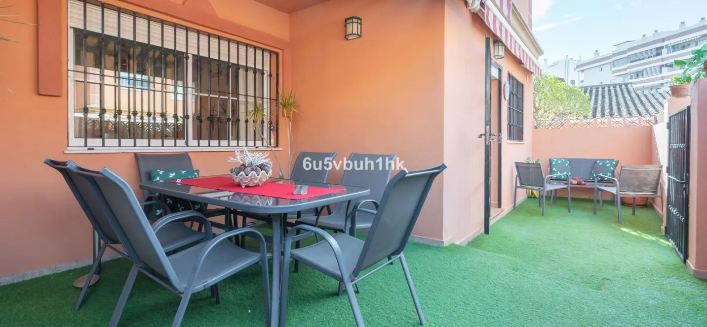 Продажа дома на две семьи в Fuengirola 1