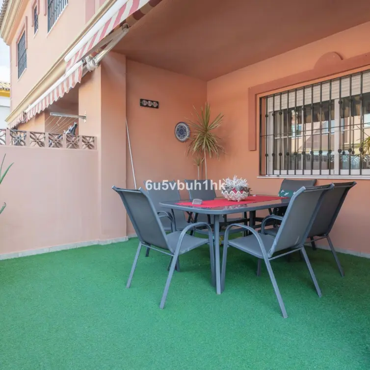 Продажа дома на две семьи в Fuengirola