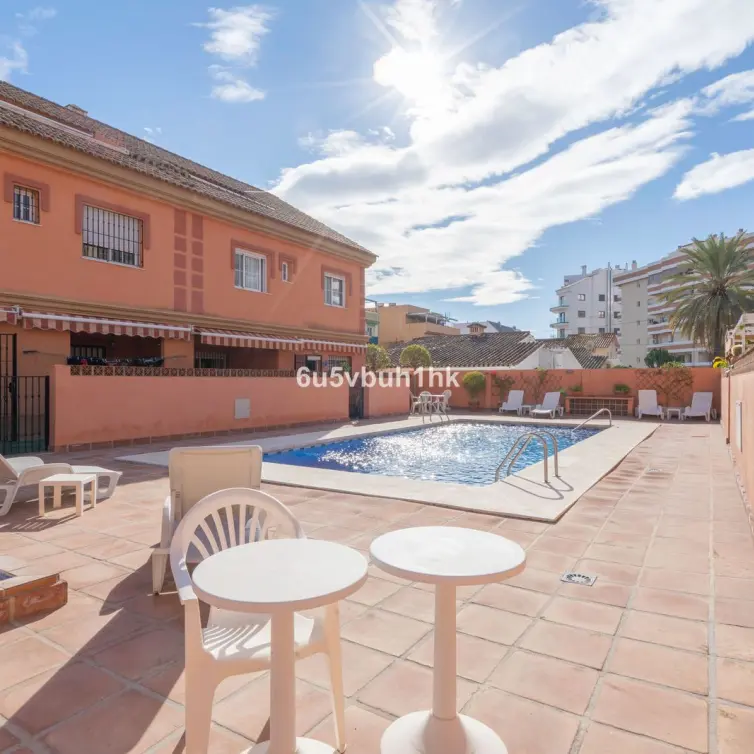 Продажа дома на две семьи в Fuengirola