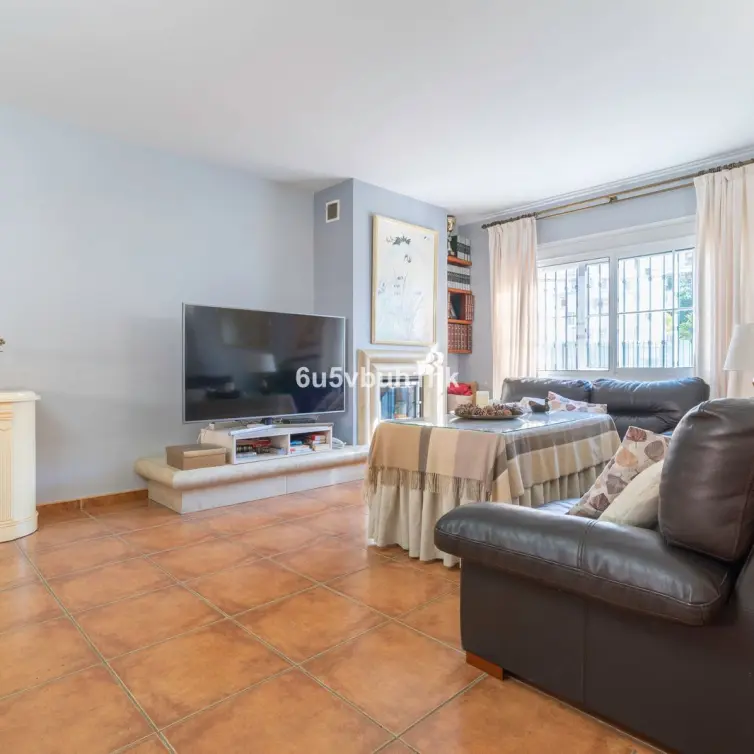 Продажа дома на две семьи в Fuengirola