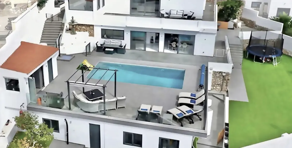 Sale of detached villa in Benalmadena Pueblo 1