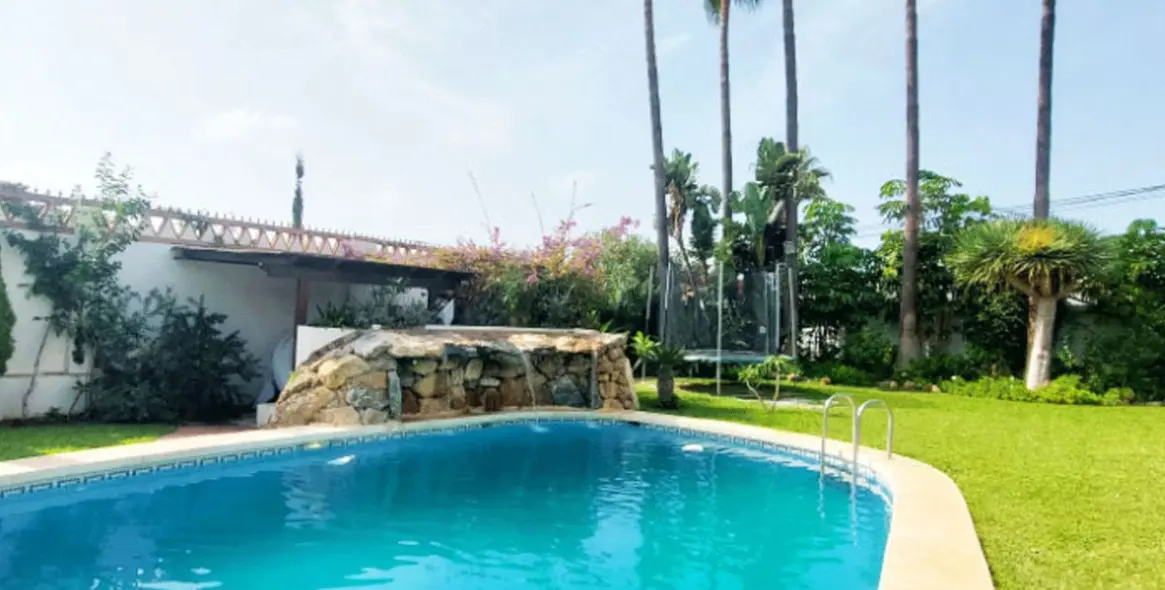 Sale of detached villa in Benalmadena Costa 3