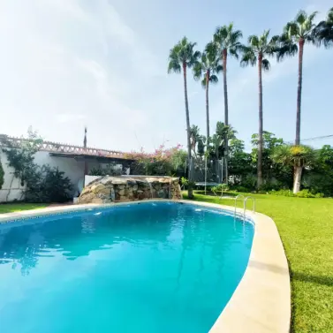 Продажа  отдельно стоящей виллы в Benalmadena Costa