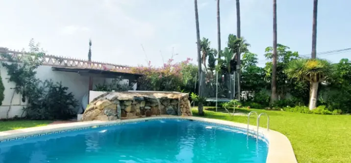 Продажа  отдельно стоящей виллы в Benalmadena Costa 2