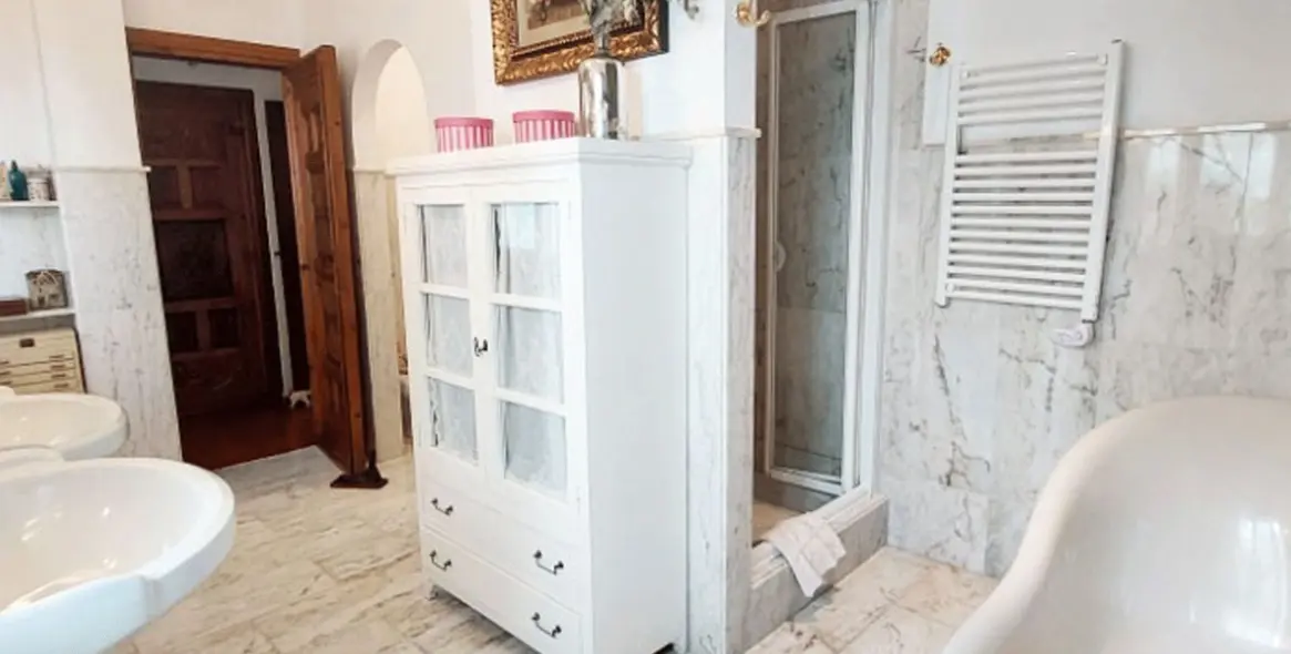 Sale of detached villa in Benalmadena Costa 9